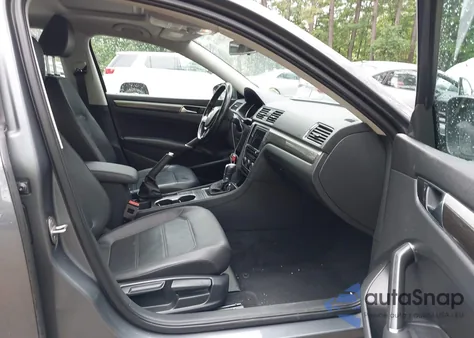 2018 Volkswagen Passat 2.0T Se z USA, uszkodzony, nr VIN 1VWBA7A30JC027199